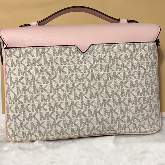 Michael Kors Vanilla Pink Messenger Crossbody - Picture 4 of 16